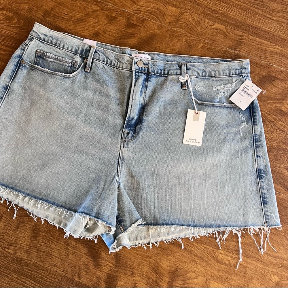 GOOD AMERICAN NWT Indigo Wash Blue distressed denim Jean Short Plus size 18